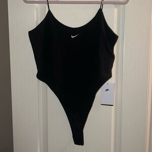 NIKE Women’s body suit Size Medium